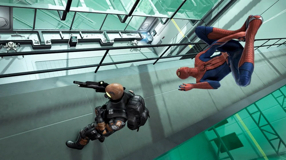 Stealth attack dari plafon ke musuh dengan persenjataan lengkap